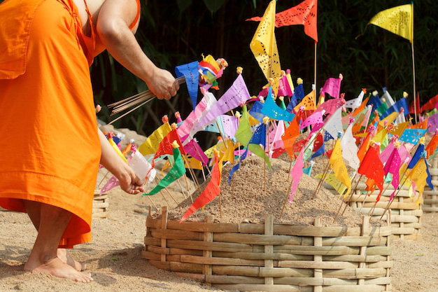 Castillos de arena en la fiesta del agua
