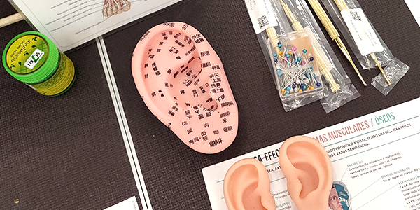 masaje de oreja y reflexología de oreja