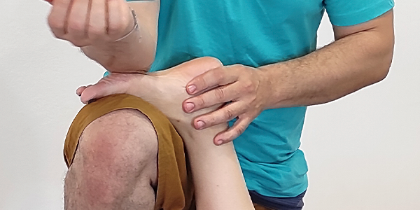 masaje de pies y reflexología en cursos de masaje kalathai