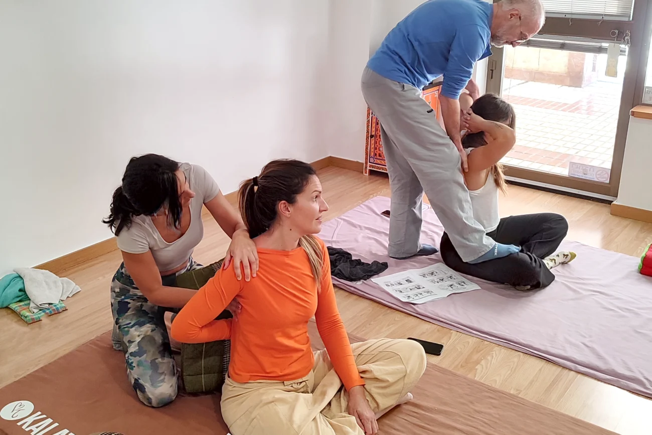 clase de masaje tailandésen granada